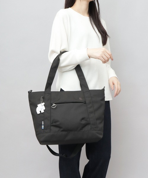 moz（モズ）の「軽量 撥水 ポリエステル 大容量 ショルダーベルト付き トートバッグ A4サイズ・PC収納・ビジネス対応（トートバッグ・レディース・ブラック/ブルー/オフホワイト・FREE）」の17枚目の写真