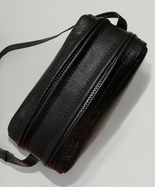 utta(ウッタ)の「【utta/ウッタ】ゴートレザーミニショルダーBAG /山羊革 /本革(ショルダーバッグ・レディース・ブラック・FREE)」の2枚目の写真