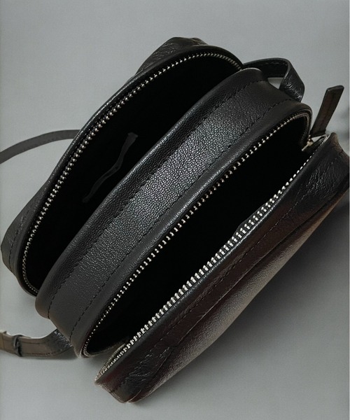 utta(ウッタ)の「【utta/ウッタ】ゴートレザーミニショルダーBAG /山羊革 /本革(ショルダーバッグ・レディース・ブラック・FREE)」の3枚目の写真