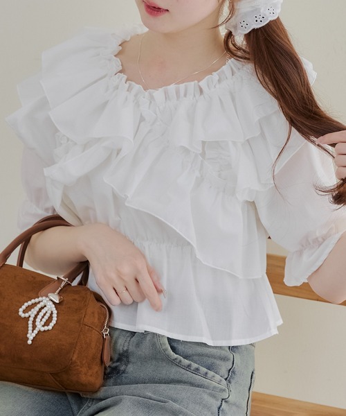 continuer de NICE CLAUP（コンティニューデナイスクラップ）の「フリルクロスブラウス（シャツ/ブラウス・レディース・ストライプ/チェック/オフホワイト/ブラック/ドット・FREE）」の2枚目の写真