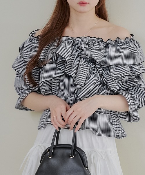 continuer de NICE CLAUP（コンティニューデナイスクラップ）の「フリルクロスブラウス（シャツ/ブラウス・レディース・ストライプ/チェック/オフホワイト/ブラック/ドット・FREE）」の5枚目の写真