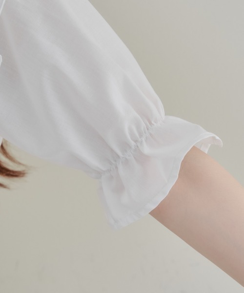 continuer de NICE CLAUP（コンティニューデナイスクラップ）の「フリルクロスブラウス（シャツ/ブラウス・レディース・ストライプ/チェック/オフホワイト/ブラック/ドット・FREE）」の6枚目の写真