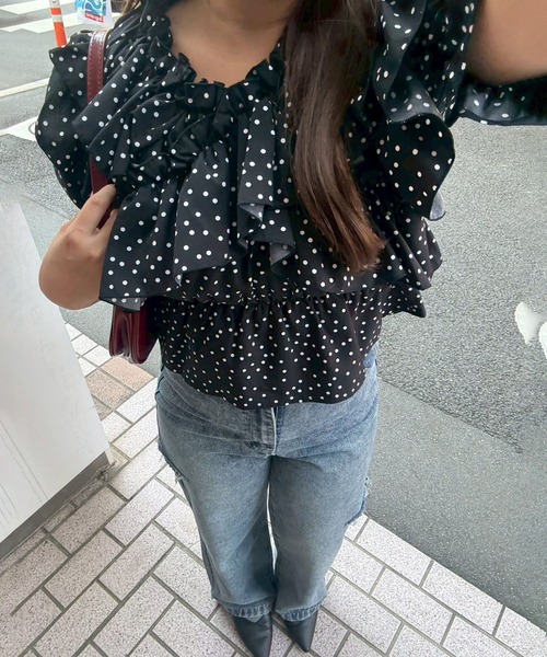 continuer de NICE CLAUP（コンティニューデナイスクラップ）の「フリルクロスブラウス（シャツ/ブラウス・レディース・ストライプ/チェック/オフホワイト/ブラック/ドット・FREE）」の15枚目の写真