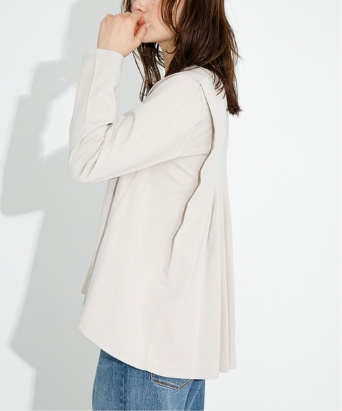 URBAN RESEARCH Sonny Label（アーバンリサーチサニーレーベル）の「バックタックフレアカットプルオーバー（Tシャツ/カットソー・レディース・オフホワイト/チャコールグレー/ベージュ系その他・FREE）」の3枚目の写真