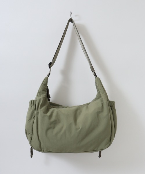 WILD THINGS(ワイルドシングス)の「WILD THINGS PUFF LARGE SHOULDER BAG ナイロンボンディング ショルダーバッグ(ショルダーバッグ・メンズ・カーキ/ブラック/グレー・FREE)」の8枚目の写真