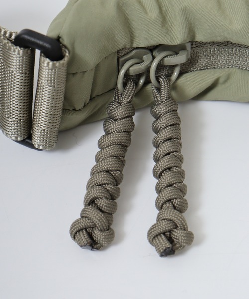 WILD THINGS(ワイルドシングス)の「WILD THINGS PUFF LARGE SHOULDER BAG ナイロンボンディング ショルダーバッグ(ショルダーバッグ・メンズ・カーキ/ブラック/グレー・FREE)」の9枚目の写真