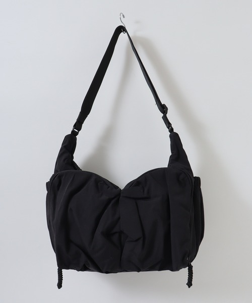 WILD THINGS(ワイルドシングス)の「WILD THINGS PUFF LARGE SHOULDER BAG ナイロンボンディング ショルダーバッグ(ショルダーバッグ・メンズ・カーキ/ブラック/グレー・FREE)」の4枚目の写真