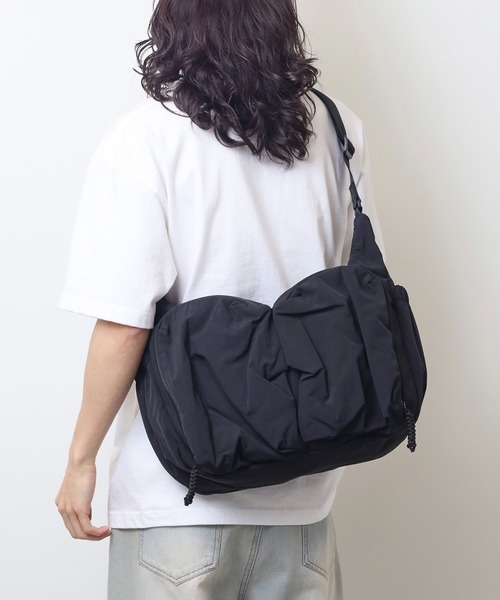 【美品】 OFF-White PUFFY FANNYPACK ショルダーバッグ イカクダンス｜パフショルダーバッグ｜ユニセックス｜グラニフ