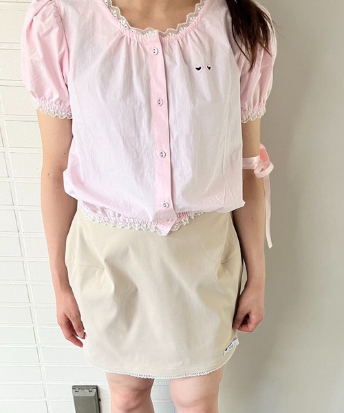 hugi(ハギ)の「TRIPLE HEART BLOUSE/トリプルハートブラウス(シャツ/ブラウス・レディース・サックスブルー/ライトピンク・FREE)」の4枚目の写真
