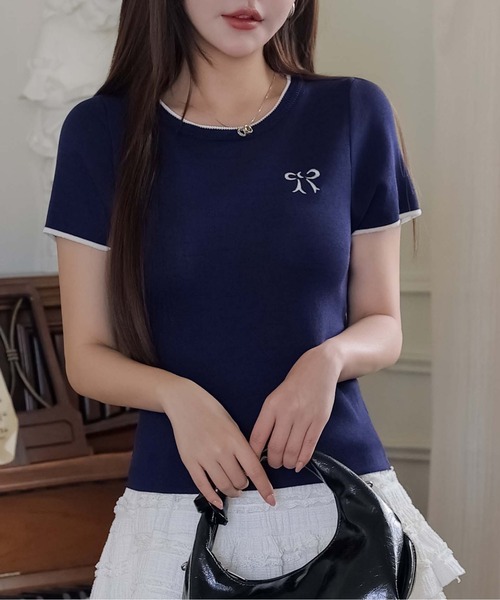 FINEnough(ファインナフ)の「リボン刺しゅう配色トリミングクルーネック半袖ニットトップス(ニット/セーター・レディース・アイボリー/グレー/ブルー/ネイビー/ピンク・FREE)」の4枚目の写真