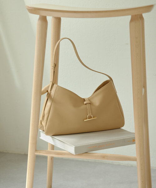 GALLARDAGALANTE（ガリャルダガランテ）の「【2.718】フロントバーワンショルダー（ショルダーバッグ・レディース・ベージュ/ブラック・FREE）」の7枚目の写真