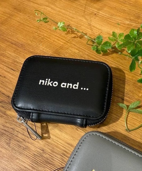 niko and...（ニコアンド）の「オリジナルニコロゴ箔 キーケース（キーケース/キーアクセサリー・レディース・グレー/ブラック・0）」の2枚目の写真