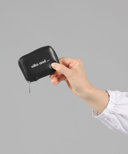 niko and...（ニコアンド）の「オリジナルニコロゴ箔 キーケース（キーケース/キーアクセサリー・レディース・グレー/ブラック・0）」の4枚目の写真