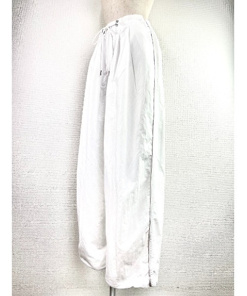 WORLD WIDE LOVE!(ワールドワイドラブ)の「グログランタックパンツ(その他パンツ・レディース・ベージュ/オフホワイト/ネイビー・1)」の5枚目の写真