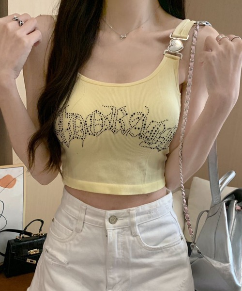lilful(リルフル)の「【カップ付き】ハートストラップ ラインストーンロゴ タンクトップキャミ(キャミソール・レディース・イエロー/ブラック/ブラウン/ホワイト・F)」の4枚目の写真