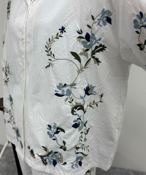 fredy emue(フレディエミュ)の「《セットアップ対応》カラフル刺繍シャツ(シャツ/ブラウス・レディース・ブラック/オフホワイト・38)」の7枚目の写真