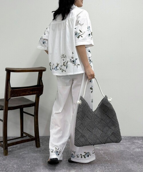 fredy emue(フレディエミュ)の「《セットアップ対応》カラフル刺繍シャツ(シャツ/ブラウス・レディース・ブラック/オフホワイト・38)」の4枚目の写真