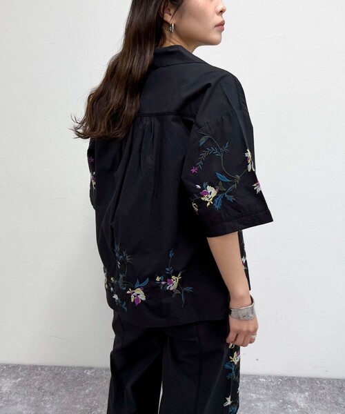 fredy emue(フレディエミュ)の「《セットアップ対応》カラフル刺繍シャツ(シャツ/ブラウス・レディース・ブラック/オフホワイト・38)」の22枚目の写真