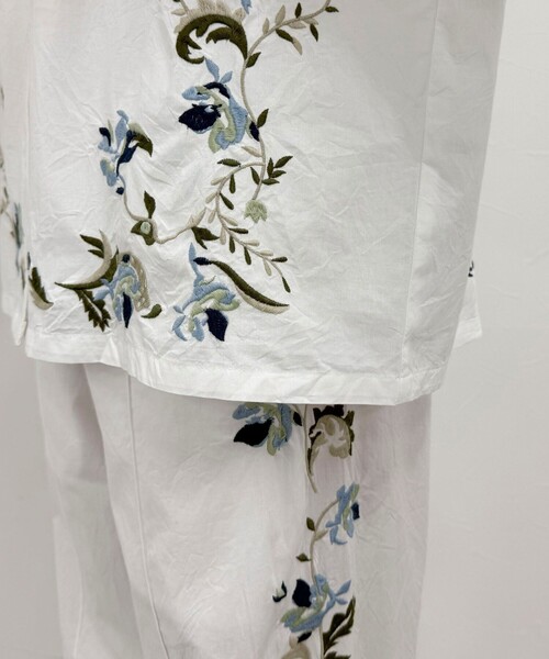 fredy emue(フレディエミュ)の「《セットアップ対応》カラフル刺繍シャツ(シャツ/ブラウス・レディース・ブラック/オフホワイト・38)」の14枚目の写真