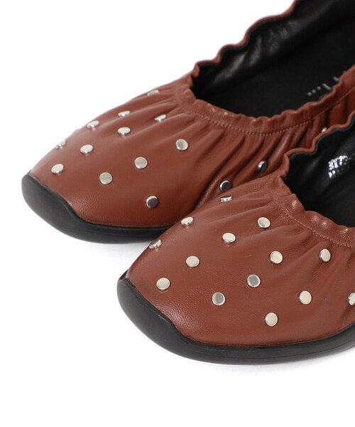 Ray BEAMS（レイビームス）の「MOHI / スタッズ シューズ（バレエシューズ・レディース・ダークブラウン/ブラック・38/37/36/39）」の6枚目の写真