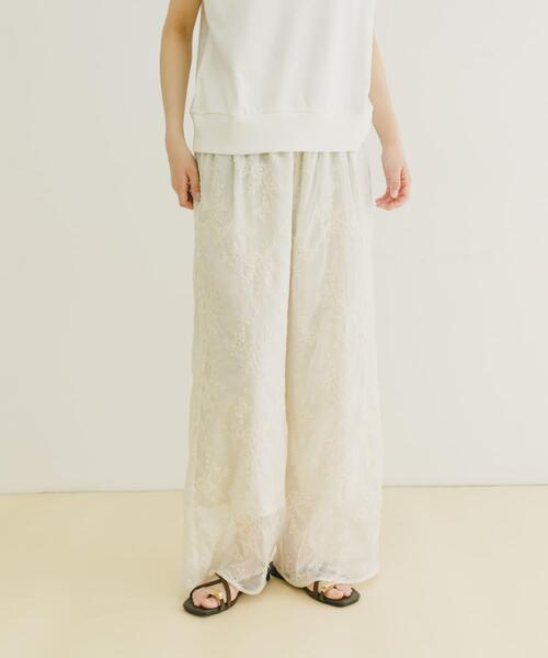 ITEMS URBANRESEARCH(アイテムズ アーバンリサーチ)の「シアー刺繍イージーパンツ(その他パンツ・レディース・ホワイト/ブラック・FREE)」の10枚目の写真