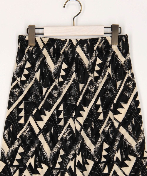 Grand PARK（グランドパーク）の「エスニック柄カットスムースパンツ（その他パンツ・レディース・ブラック×ホワイト/ネイビー系・FREE）」の4枚目の写真