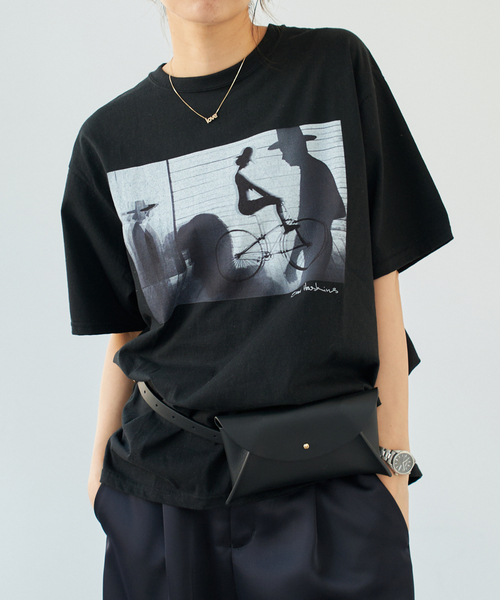 IENA（イエナ）の「《追加》COUTURE D’ADAM/クチュールドアダム Sam Haskins フォトTシャツ（Tシャツ/カットソー・レディース・ホワイト/ブラック・FREE）」の5枚目の写真