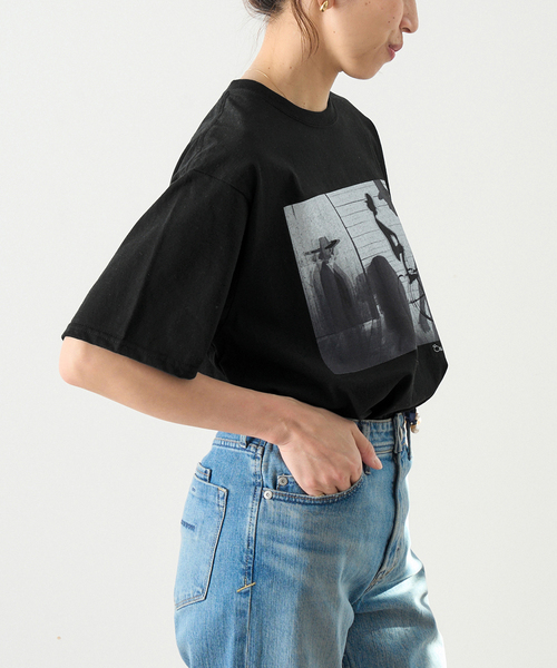 IENA（イエナ）の「《追加》COUTURE D’ADAM/クチュールドアダム Sam Haskins フォトTシャツ（Tシャツ/カットソー・レディース・ホワイト/ブラック・FREE）」の19枚目の写真