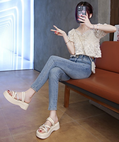 Miniministore(ミニミニストア)の「厚底サンダル クロスストラップ夏靴 軽量(サンダル・レディース・ブラック/アイボリー・24.0cm/23.5cm/23.0cm/22.5cm/24.5cm)」の17枚目の写真