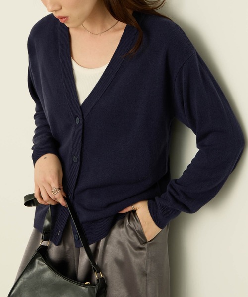 NAVY(ネイビー)の「nAvy カシミヤタッチVカーディガン(カーディガン/ボレロ・レディース・ネイビー/ブラック/チャコールグレー・M/L)」の3枚目の写真