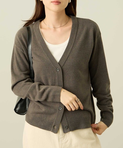 NAVY(ネイビー)の「nAvy カシミヤタッチVカーディガン(カーディガン/ボレロ・レディース・ネイビー/ブラック/チャコールグレー・M/L)」の2枚目の写真