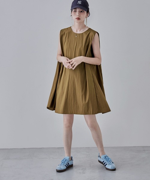 etoll.(エトル)の「バックオープンスリーブレスフレアチュニック(ワンピース・レディース・ホワイト/オリーブ/ブラック・M)」の19枚目の写真