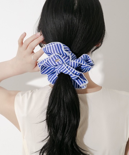 SMELLY（スメリー）の「ストライプボリュームシュシュ（ヘアゴム・レディース・ブラウン/ブルー・-）」の5枚目の写真