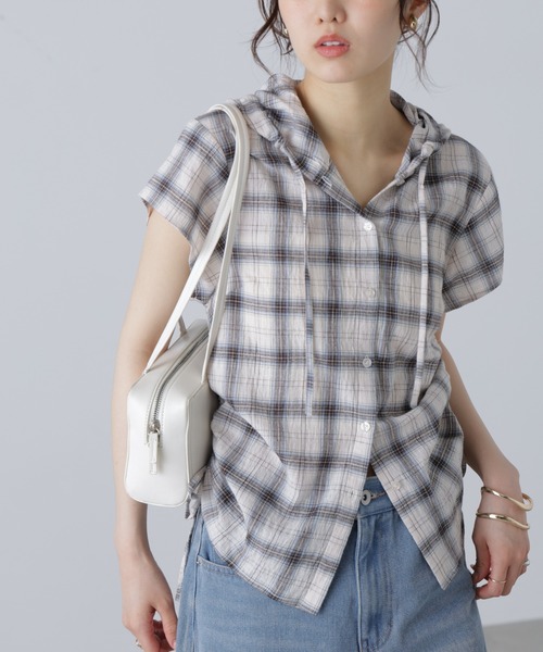 FREE'S MART(フリーズマート)の「チェック柄フードキャップスリーブシャツ(シャツ/ブラウス・レディース・ベージュ系その他/ダークネイビー・FREE)」の1枚目の写真