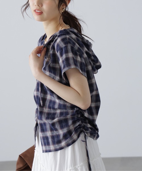 FREE'S MART(フリーズマート)の「チェック柄フードキャップスリーブシャツ(シャツ/ブラウス・レディース・ベージュ系その他/ダークネイビー・FREE)」の4枚目の写真