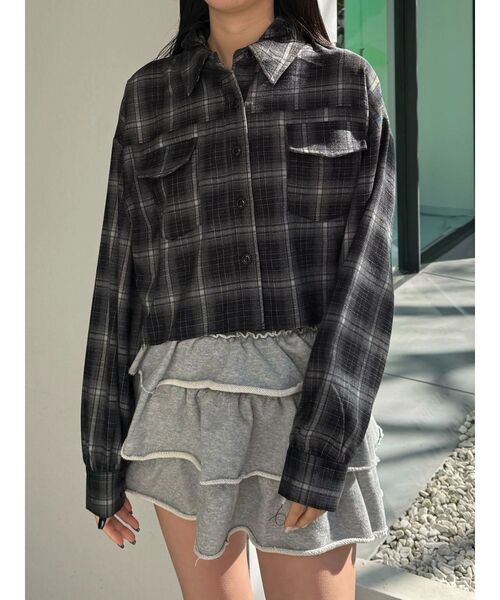 EMODA(エモダ)の「クロップフードシャツ(シャツ/ブラウス・レディース・ブラック/カーキ/ブラウン・FREE)」の7枚目の写真