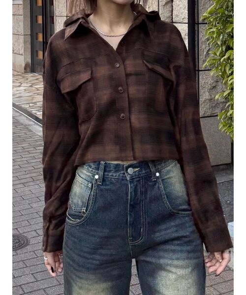 EMODA(エモダ)の「クロップフードシャツ(シャツ/ブラウス・レディース・ブラック/カーキ/ブラウン・FREE)」の12枚目の写真