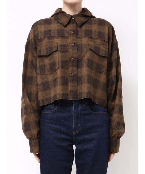 EMODA(エモダ)の「クロップフードシャツ(シャツ/ブラウス・レディース・ブラック/カーキ/ブラウン・FREE)」の16枚目の写真