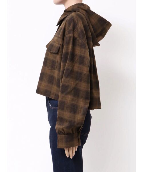 EMODA(エモダ)の「クロップフードシャツ(シャツ/ブラウス・レディース・ブラック/カーキ/ブラウン・FREE)」の17枚目の写真