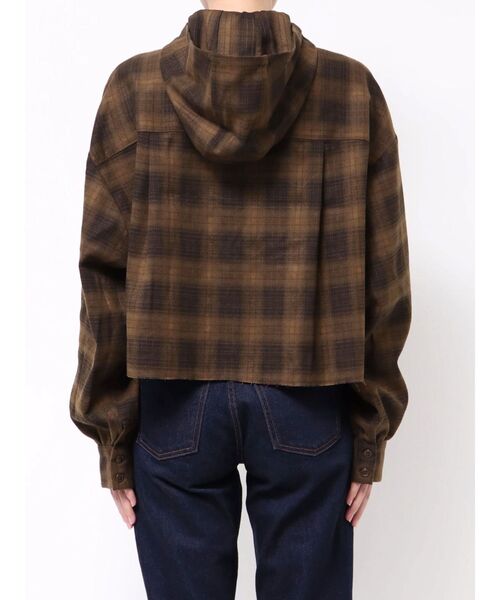 EMODA(エモダ)の「クロップフードシャツ(シャツ/ブラウス・レディース・ブラック/カーキ/ブラウン・FREE)」の18枚目の写真