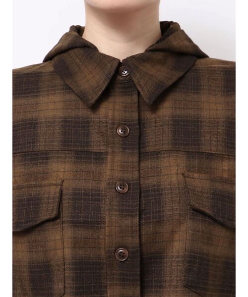 EMODA(エモダ)の「クロップフードシャツ(シャツ/ブラウス・レディース・ブラック/カーキ/ブラウン・FREE)」の19枚目の写真