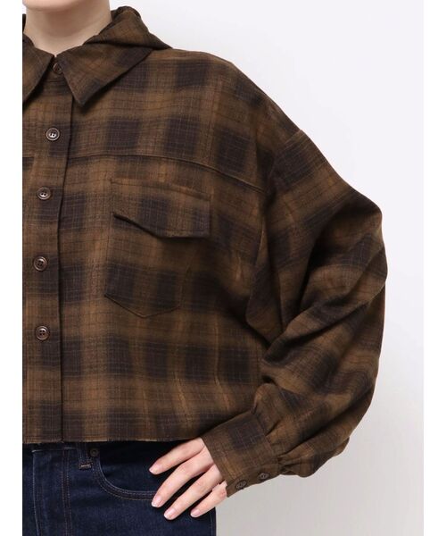 EMODA(エモダ)の「クロップフードシャツ(シャツ/ブラウス・レディース・ブラック/カーキ/ブラウン・FREE)」の20枚目の写真