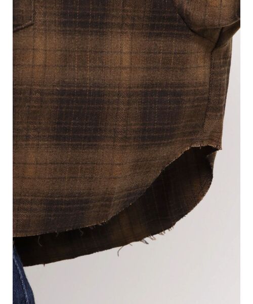 EMODA(エモダ)の「クロップフードシャツ(シャツ/ブラウス・レディース・ブラック/カーキ/ブラウン・FREE)」の22枚目の写真