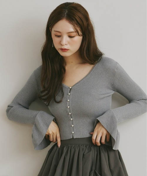 Olu.（オルドット）の「パールショート丈カーディガン（カーディガン/ボレロ・レディース・ボルドー/ブラック/グレー/ベージュ・FREE）」の2枚目の写真