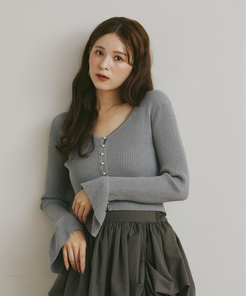 Olu.（オルドット）の「パールショート丈カーディガン（カーディガン/ボレロ・レディース・ボルドー/ブラック/グレー/ベージュ・FREE）」の5枚目の写真