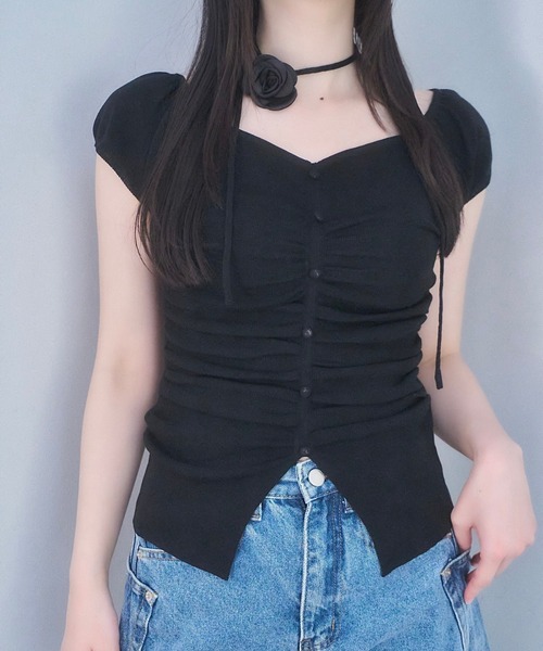 mellowneon(メロウネオン)の「ローズチョーカー付きシャーリングトップス(シャツ/ブラウス・レディース・アイボリー/ブラック・FREE)」の2枚目の写真