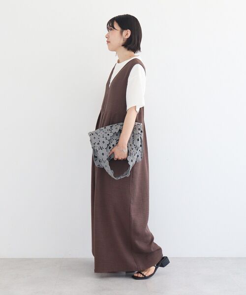 Green　Parks（グリーンパークス）の「接触冷感 麻調ゆったりサロペット（サロペット/オーバーオール・レディース・ブラウン/ブラック/グレー・FREE）」の16枚目の写真