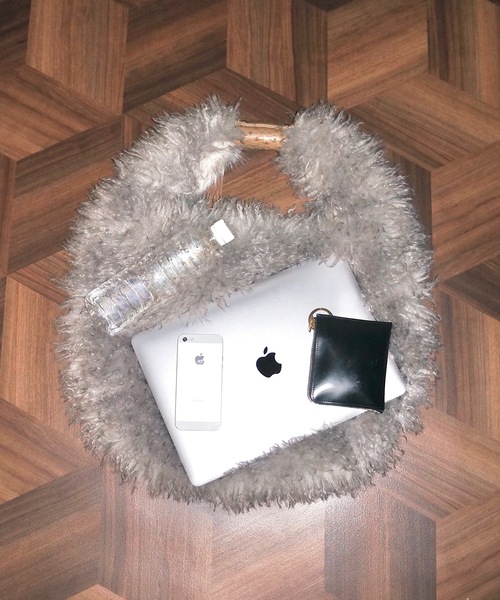 igi（イジ）の「MUDDY DOG TOTE / バイカラーラウンドファーバッグ 