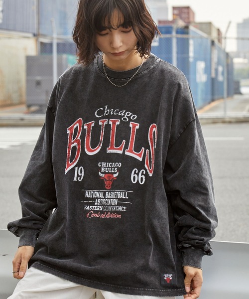 NBA（エヌビーエー）の「NBA/エヌビーエー 別注 チームロゴ刺繍/プリント ヴィンテージ加工 ビッグシルエットロンT（Tシャツ/カットソー・メンズ・ブラック/ホワイト系/オフホワイト/ブラウン/ブラック系1/ブラック系・L/M）」の4枚目の写真