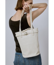 un/neu（アンノイ）の「ロングハンドルバケツトート / iPad mini 、ペットボトル（500ml）対応（ショルダーバッグ）」